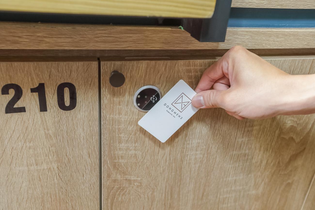 感應手環、收發櫃、包裏櫃、智能櫃、置物櫃鎖、置物櫃、電子鎖、電子櫃、感應櫃、感應置物櫃、密碼櫃、行李櫃、櫃、智取櫃、智慧宅、人臉辨識、密碼鎖